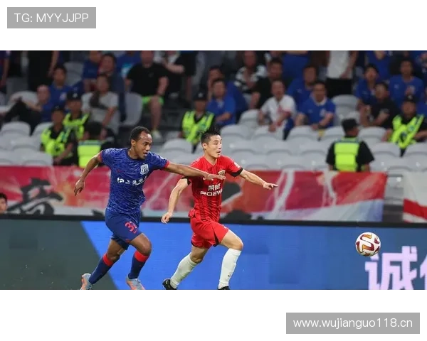 上海申花作为争冠竞争者,当前赛季表现起伏明显,球队冠军气质稳定性面临考验 上海申花作为争冠竞争者,当前赛季表现起伏明显,球队冠军气质稳定性面临考验