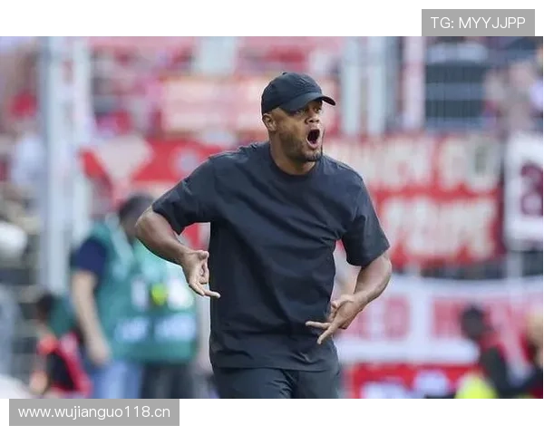 拜仁中场拦截失效,防线脱节问题已对防守稳定性造成影响