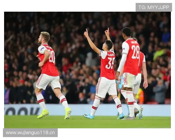 莱奥与马丁内利:冲击型边锋的路径差异解析 莱奥与马丁内利:冲击型边锋的路径差异解析