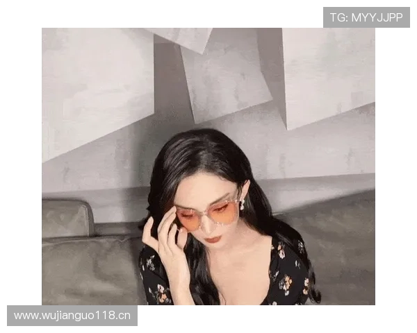 古力又晒生活照，随手一杯咖啡都比我工资还精致，心态炸了